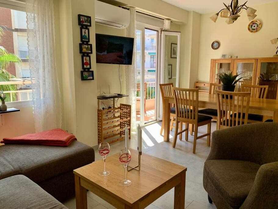 En La 2A Linea En Torre Del Mar Apartman Kültér fotó
