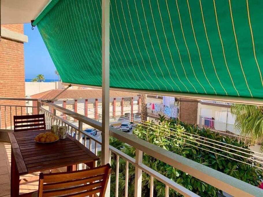 En La 2A Linea En Torre Del Mar Apartman Kültér fotó