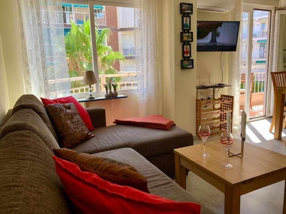 En La 2A Linea En Torre Del Mar Apartman Kültér fotó